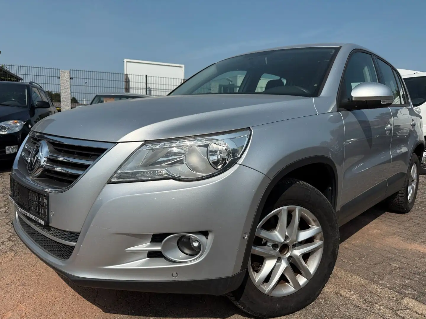 Volkswagen Tiguan 1.4 TSI Klimaautomatik,PDC,6-Gang Silber - 1
