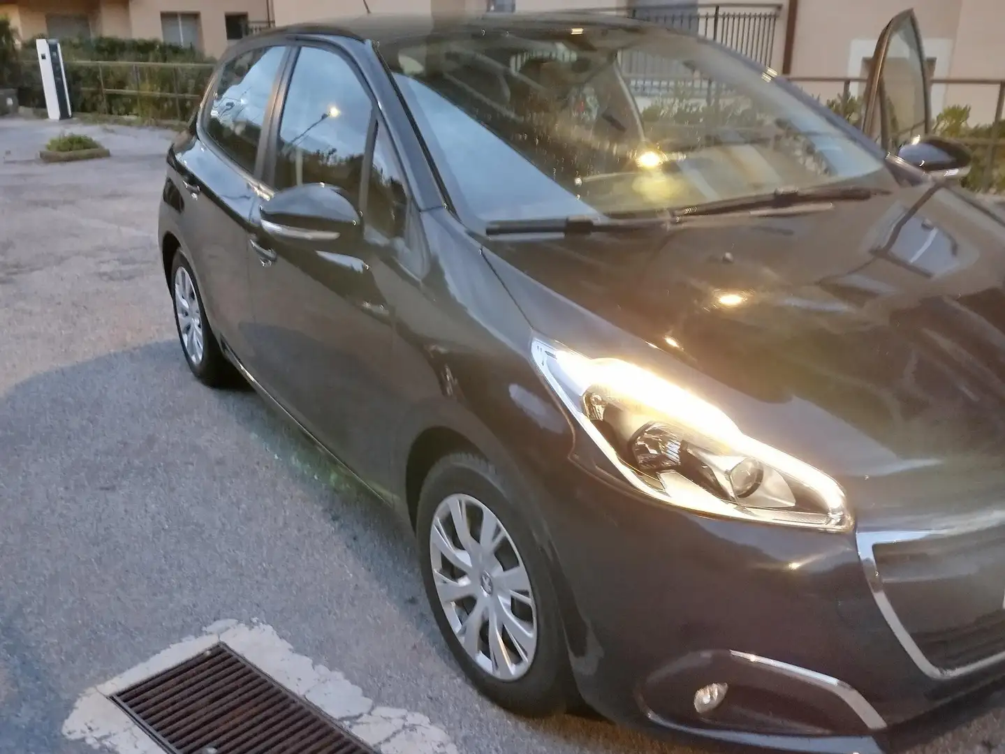 Peugeot 208 208 I 2015 5p 1.2 puretech Active 82cv Schwarz - 2