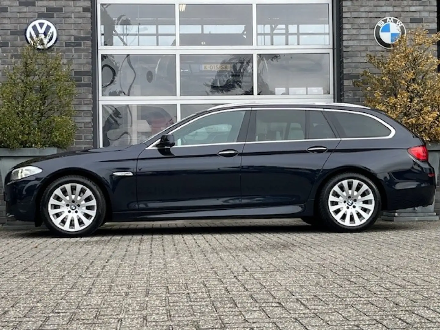 BMW 528 528I TOURING M-PAKKET LEDER - PANO  - TREKH. - ORG Zwart - 2