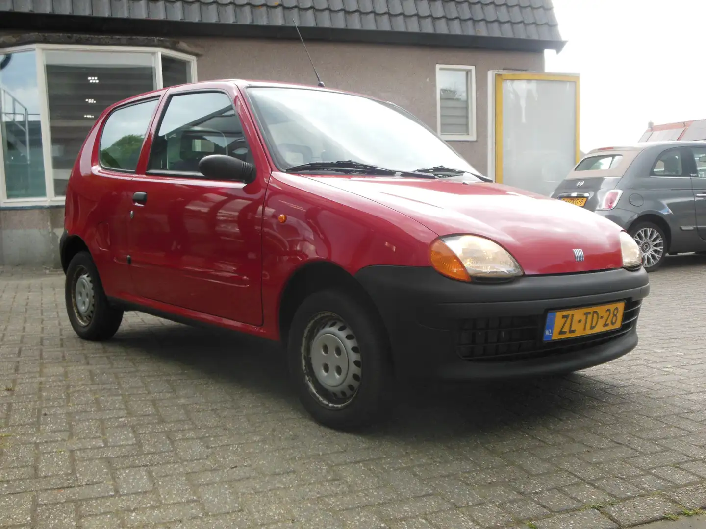 Fiat Seicento 900 ie Young Lage km stand Staat in De Krim Rood - 2