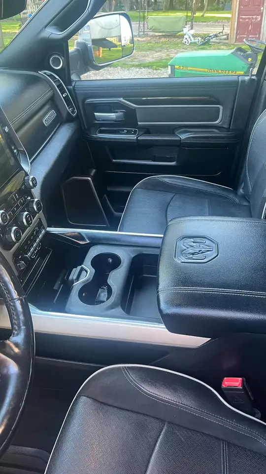 RAM 2500 снимка RAM 2500