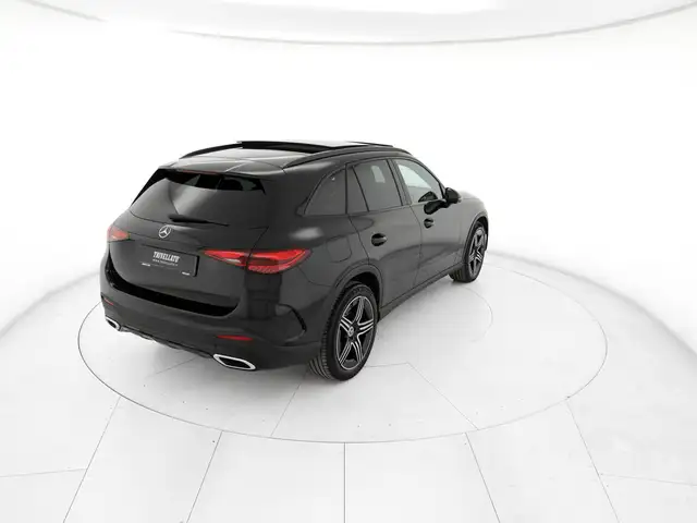 Mercedes-Benz GLC view 3