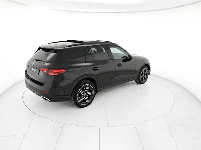 Mercedes-Benz GLC view 4