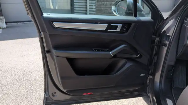 Porsche Cayenne view 7