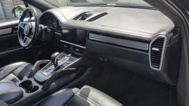 Porsche Cayenne view 10