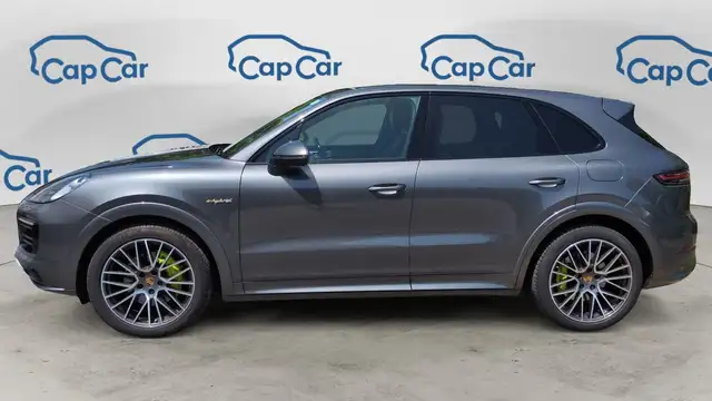 Porsche Cayenne view 2