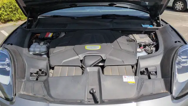 Porsche Cayenne view 15