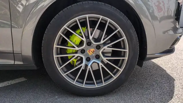 Porsche Cayenne view 17