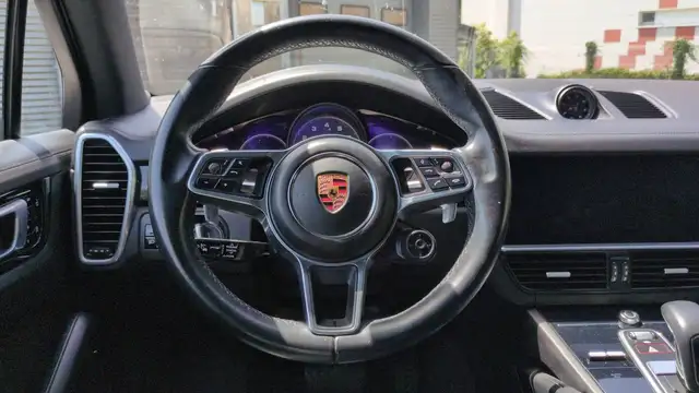 Porsche Cayenne view 24