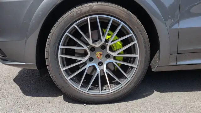Porsche Cayenne view 18