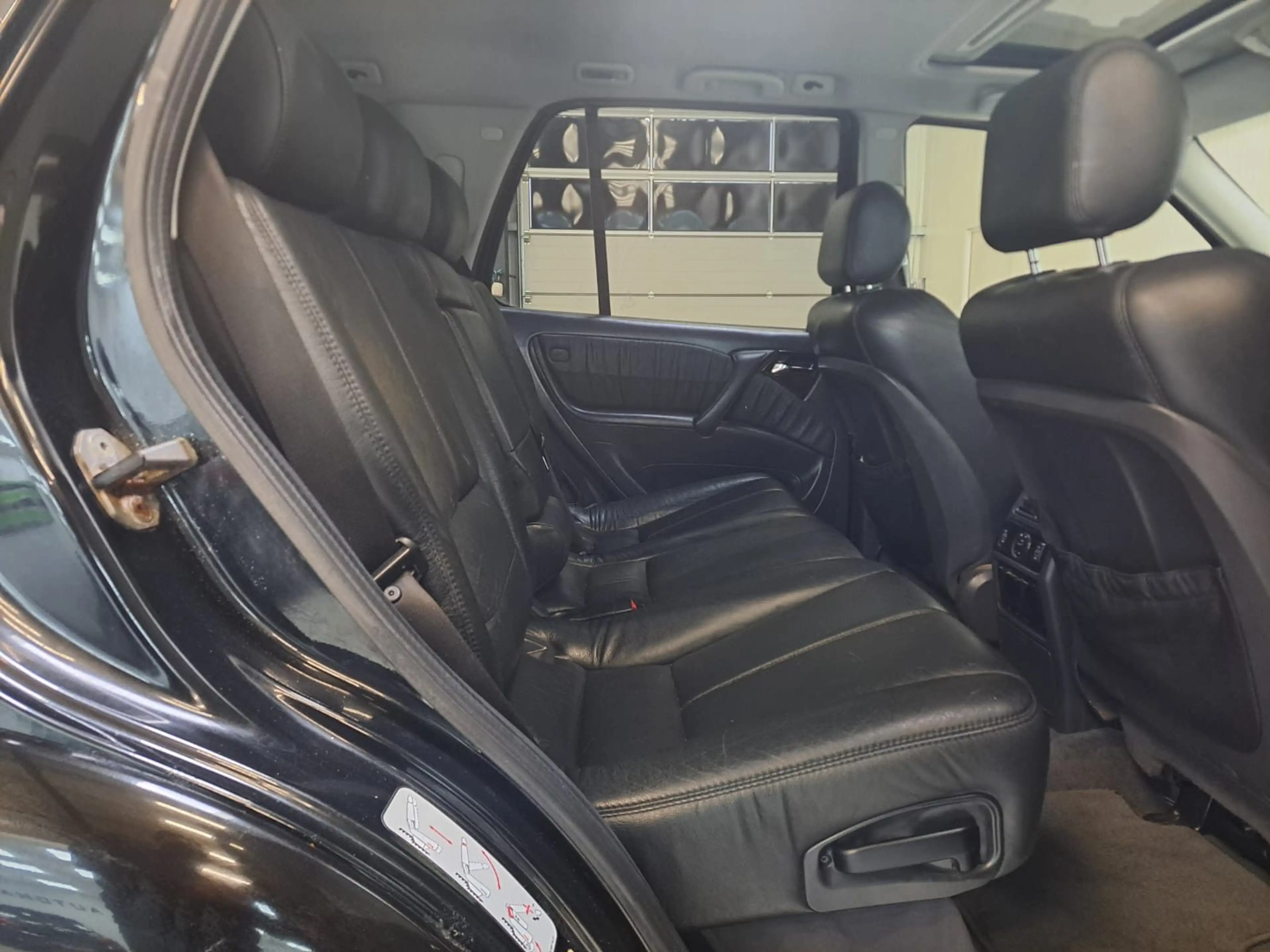 Mercedes-Benz ML 55 AMG / SCHIEBEDACH / LEDER / AHK — photo 11