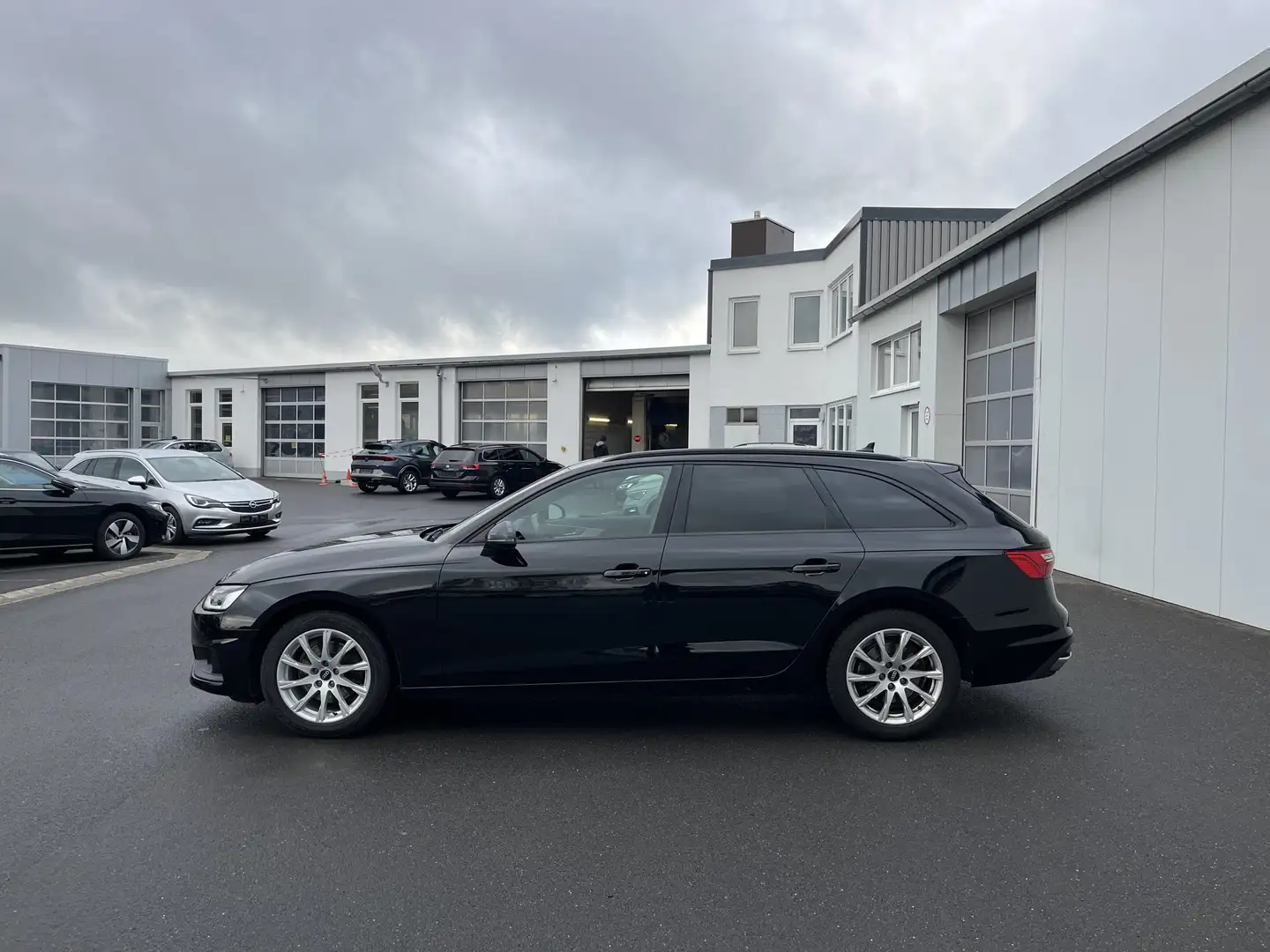 Audi A4 Avant 35 2.0 TFSI S tronic 156€ m. 20% Anzahlung Schwarz - 2