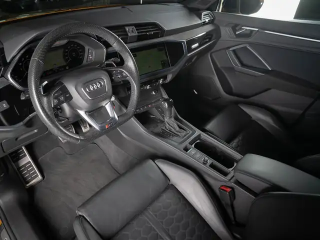 Audi RS Q3 view 10