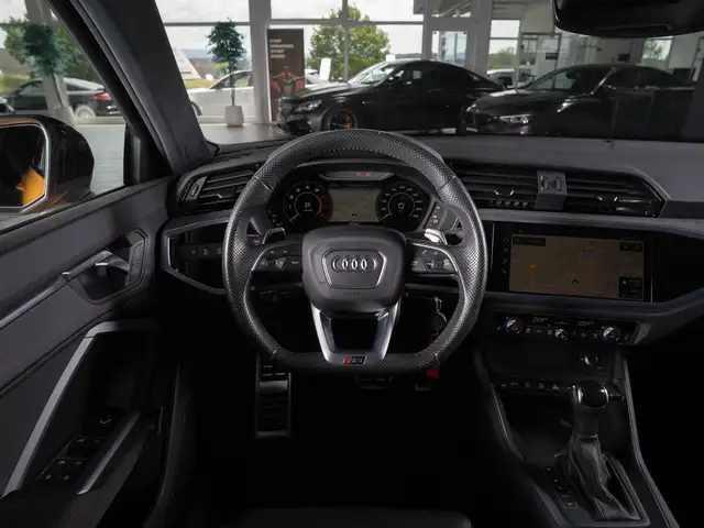 Audi RS Q3 view 12