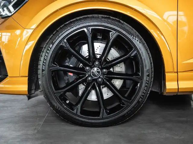 Audi RS Q3 view 4