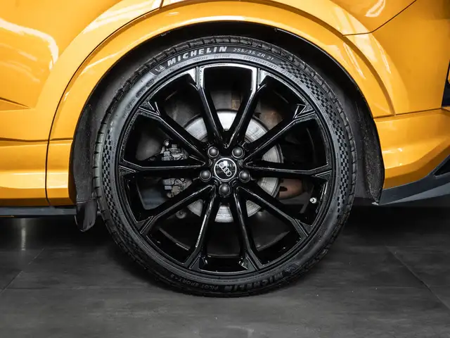 Audi RS Q3 view 6
