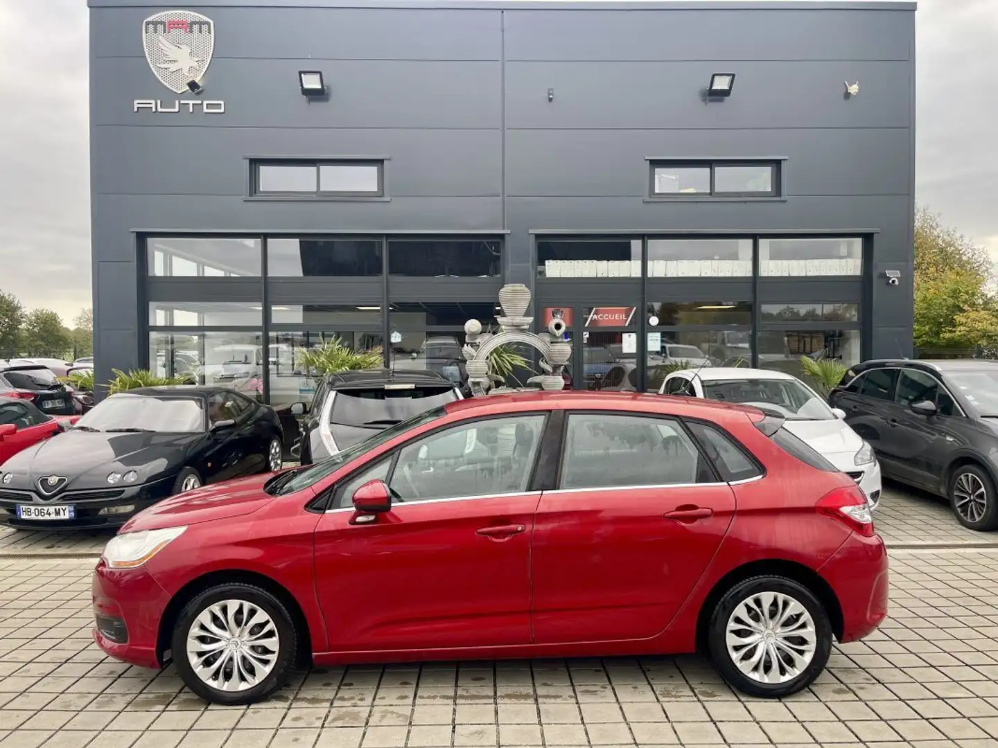 Citroen C4 1.6 e-HDi110 FAP Confort BMP6 5p Rouge - 1