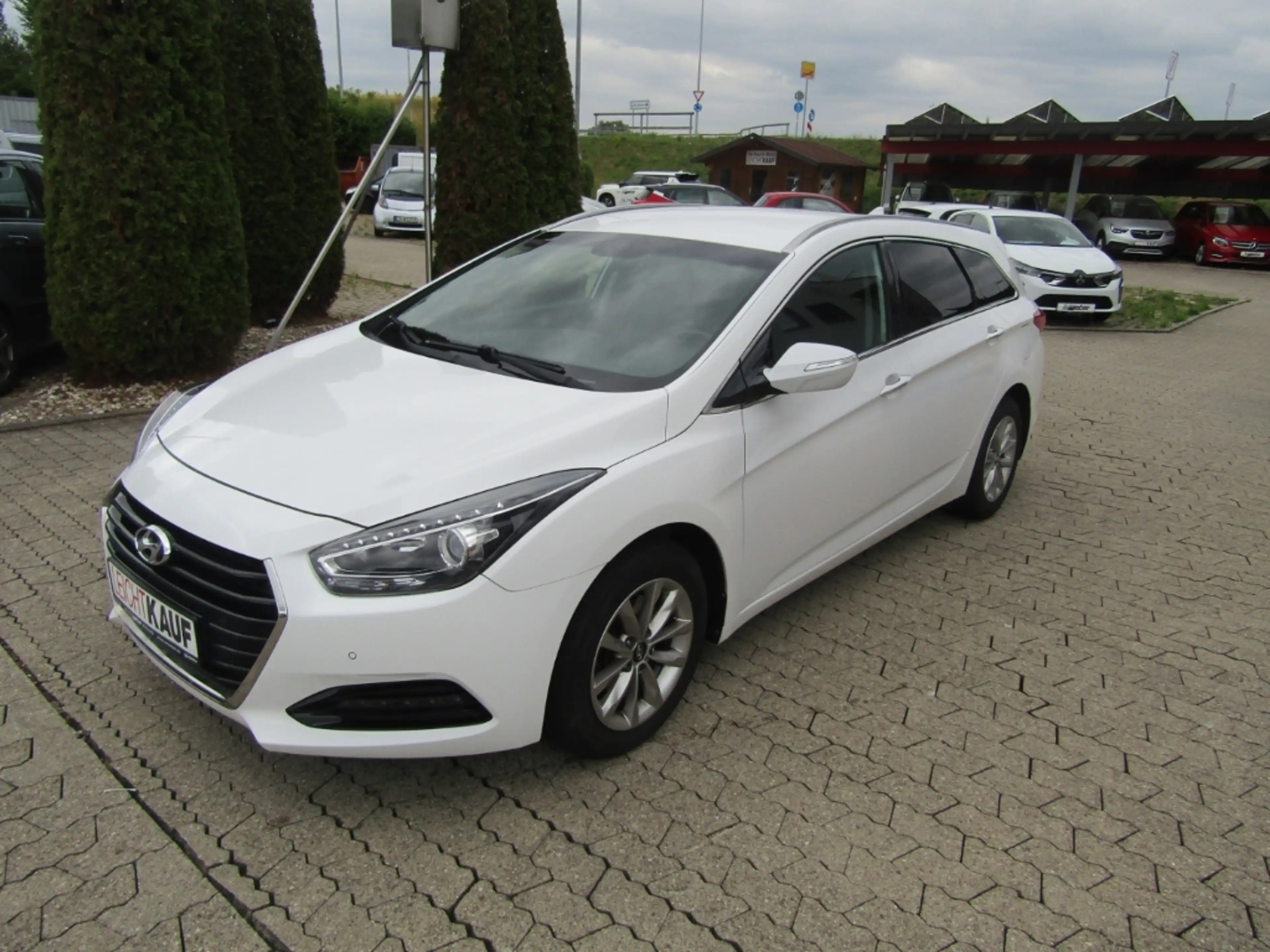 Hyundai i40 1.7 CRDi cw blue Trend DCT NAVI SHZ GRA FSE RFK PD — photo 2