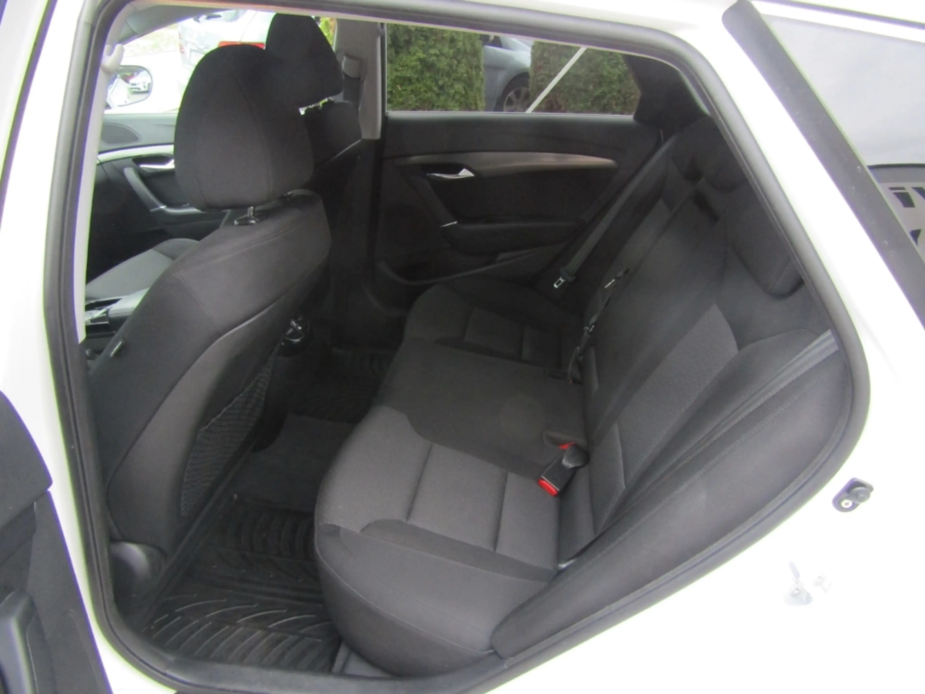 Hyundai i40 1.7 CRDi cw blue Trend DCT NAVI SHZ GRA FSE RFK PD — photo 6
