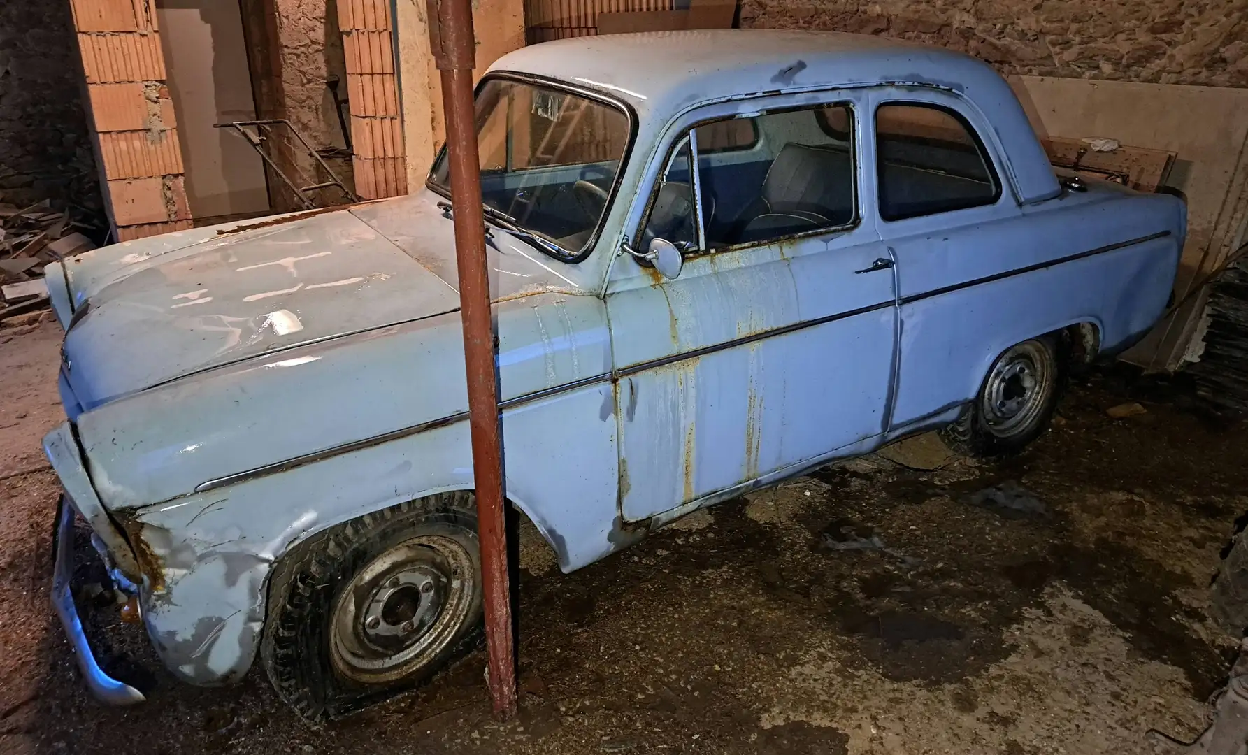 Ford Anglia 101 E-A/32 Blau - 1
