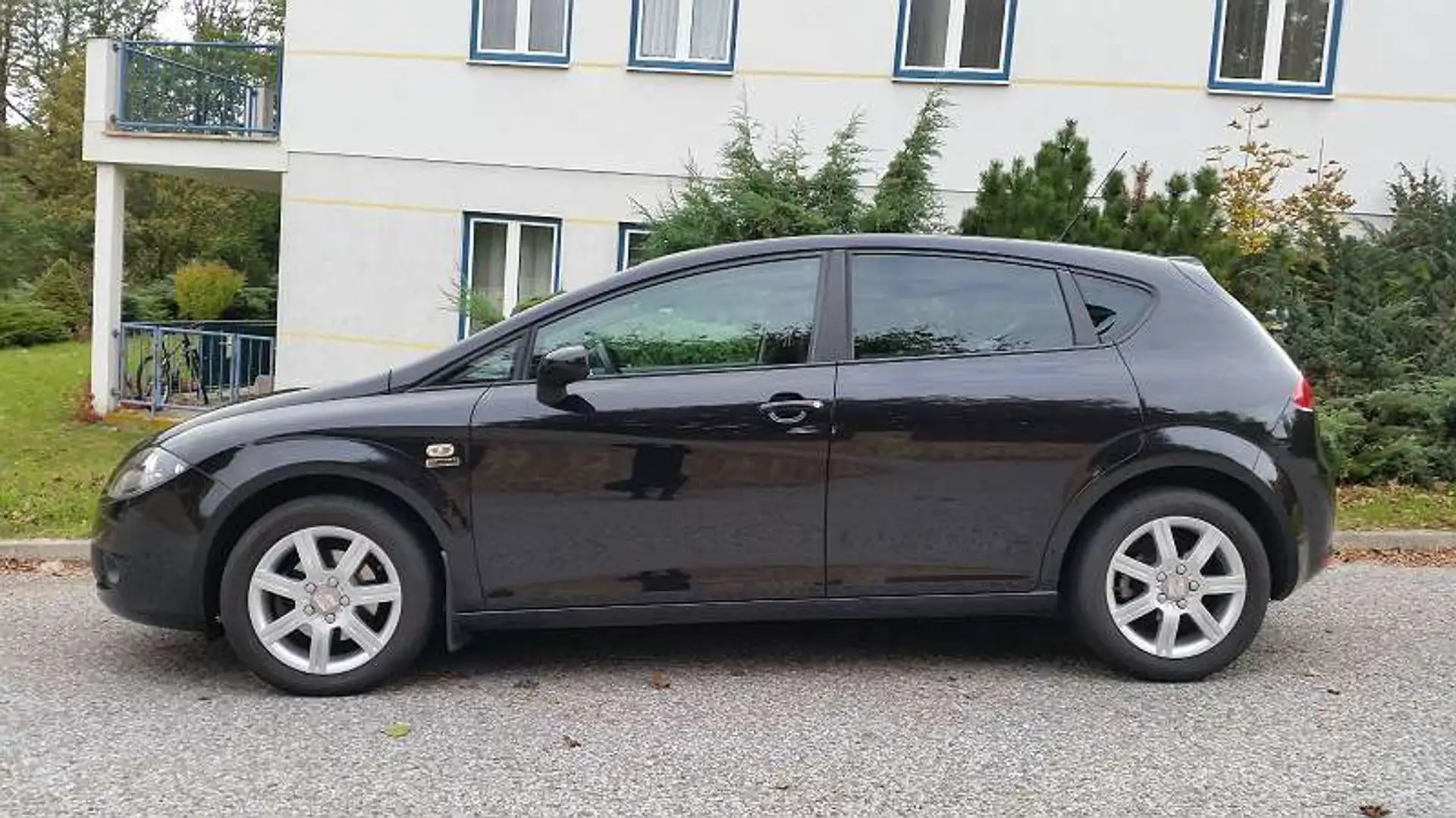 SEAT Leon Leon Reference 1,9 TDI DPF Reference Schwarz - 1