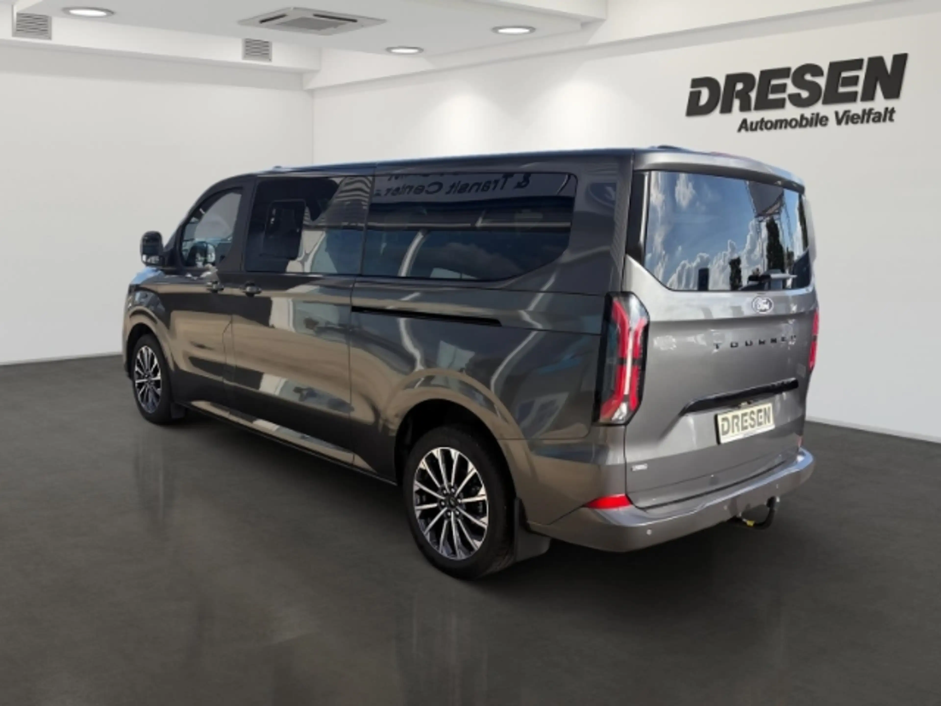 Ford Tourneo Custom Titanium X 2.5 Plug-In AHK/LED/360 — photo 5