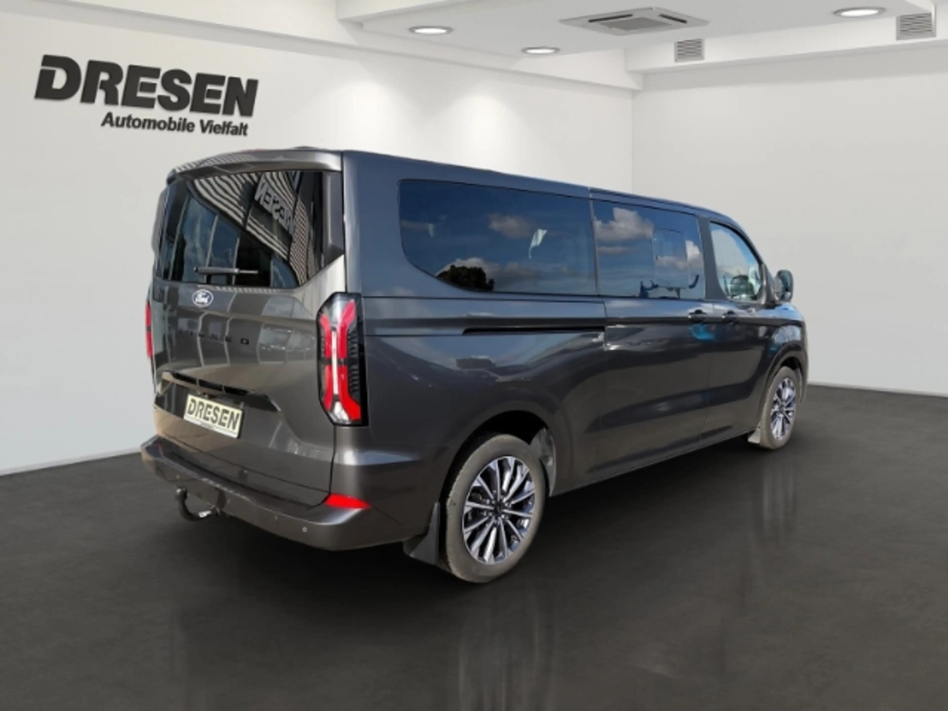 Ford Tourneo Custom Titanium X 2.5 Plug-In AHK/LED/360 — photo 4