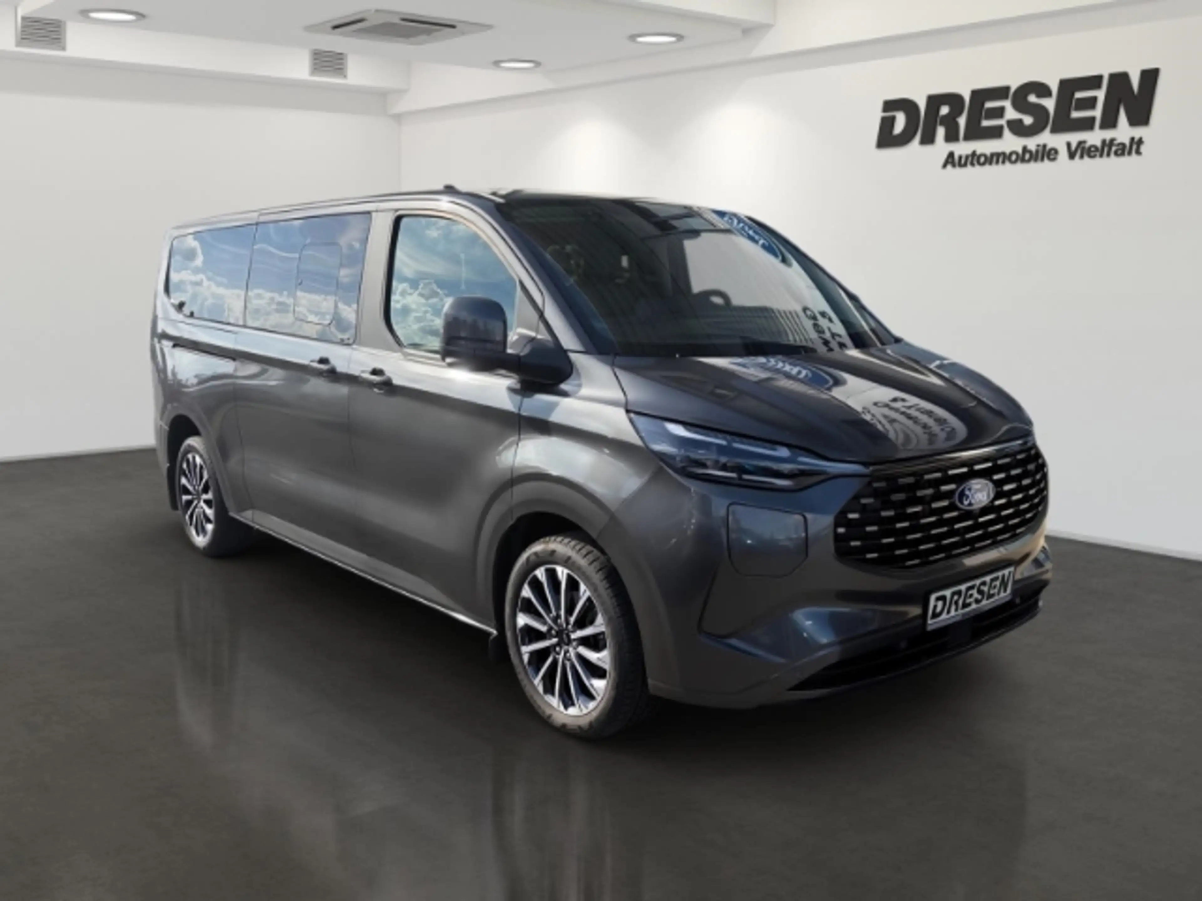 Ford Tourneo Custom Titanium X 2.5 Plug-In AHK/LED/360 — photo 3