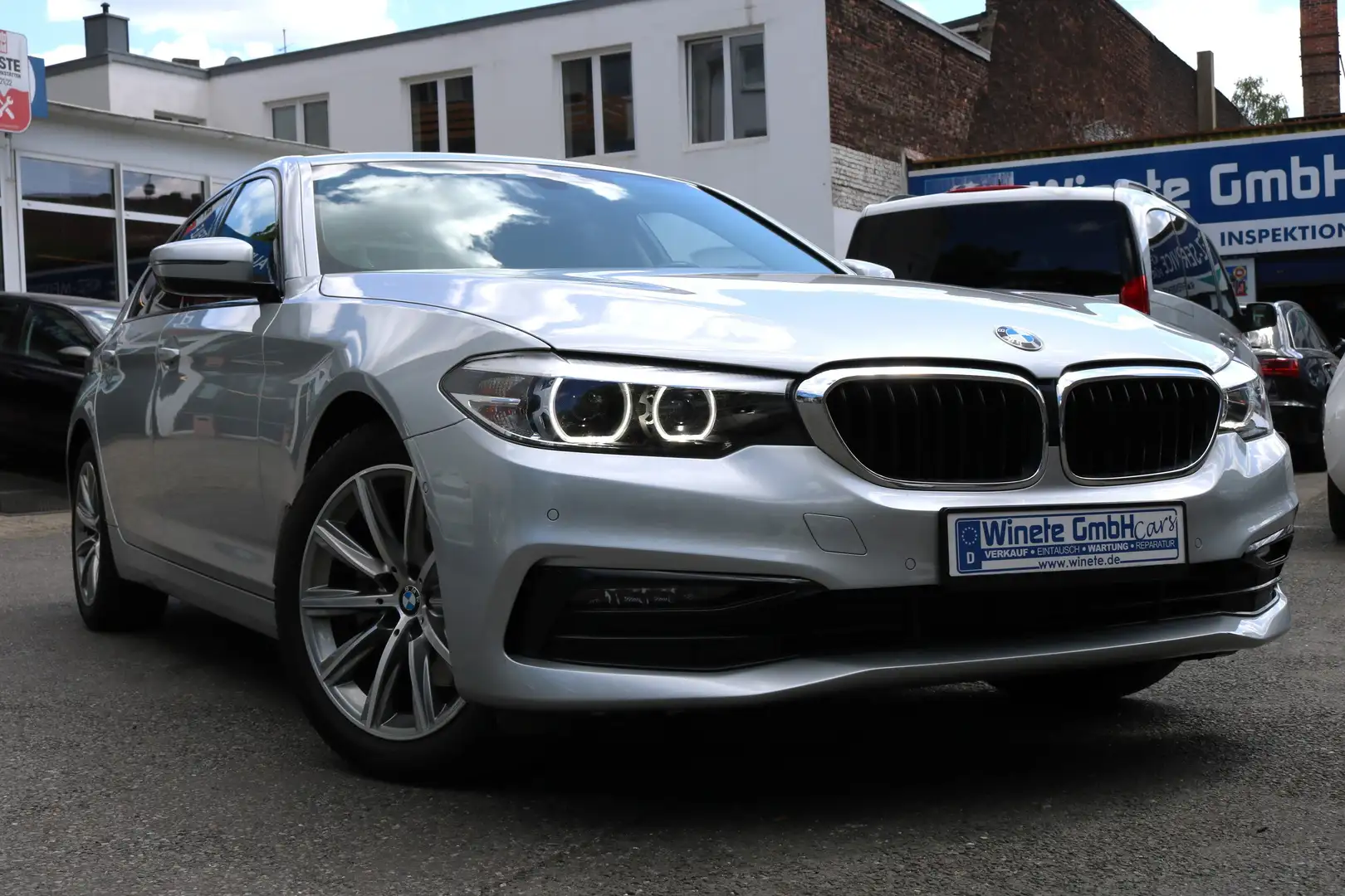 BMW 520 i SportLine*DigCock*NAVI*SHZ*PDC*KAMERA*Teilleder Gris - 1