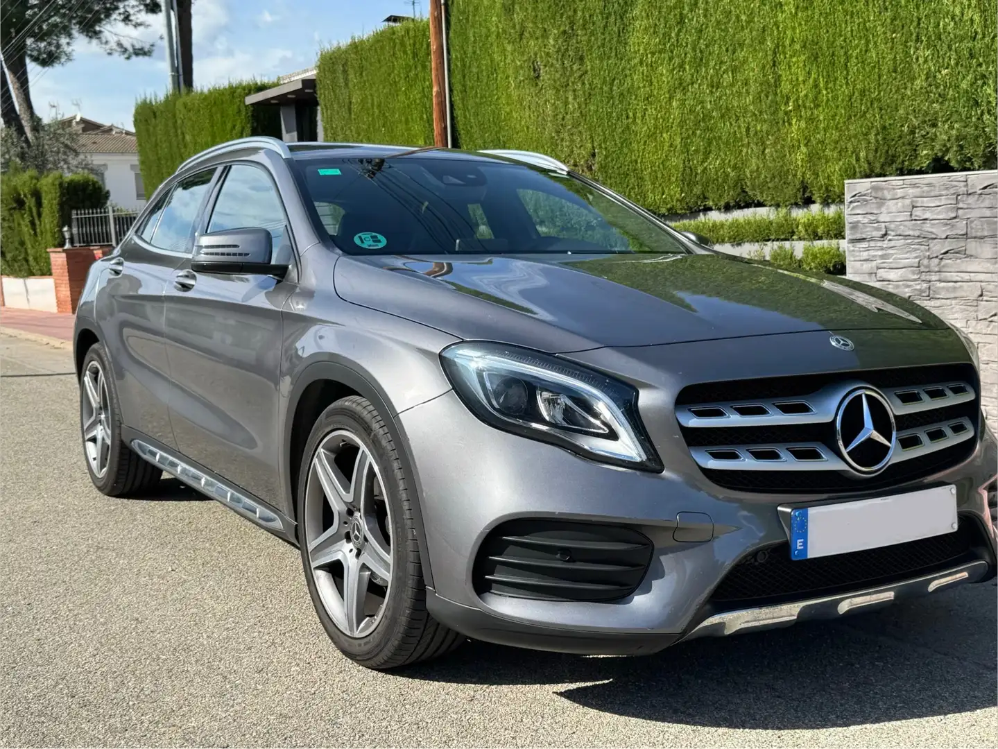 Mercedes-Benz GLA 180 GLA 180 7G-DCT AMG Line 7G-DCT AMG Line Gris - 1
