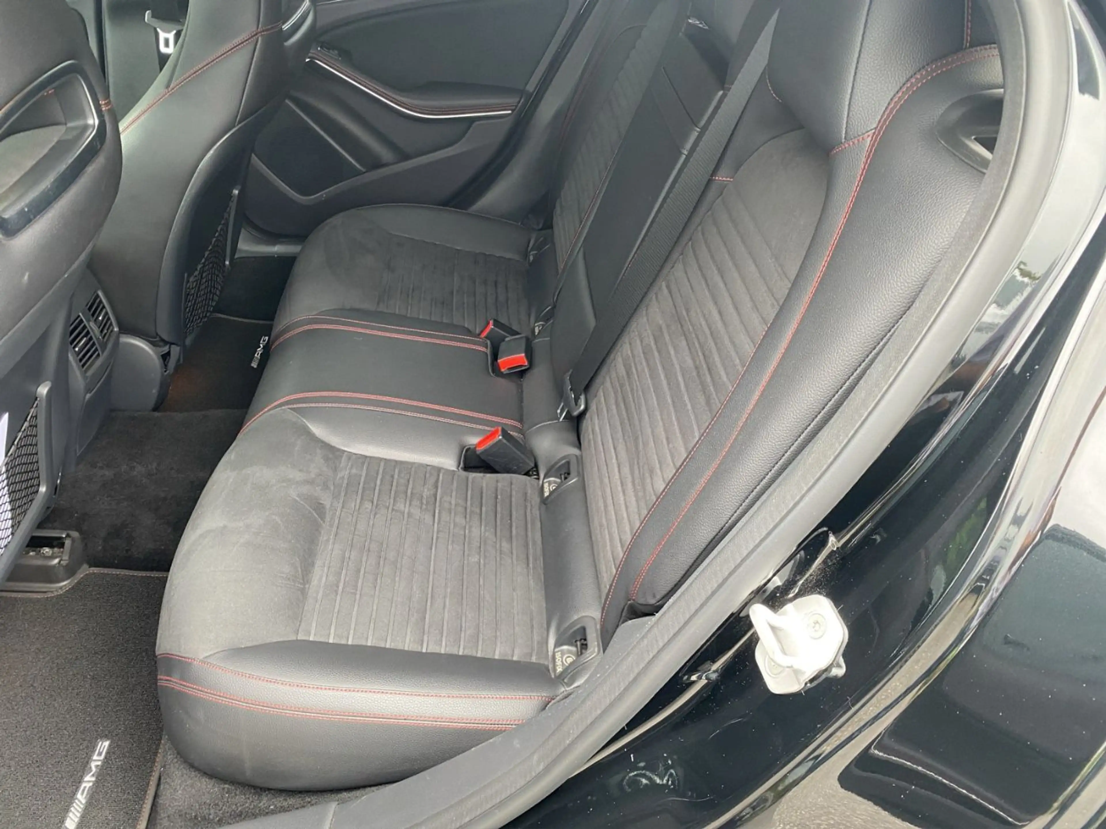 Mercedes-Benz GLA 220 d 4MATIC AMG Line Shz AMG eHeck RKam — photo 15