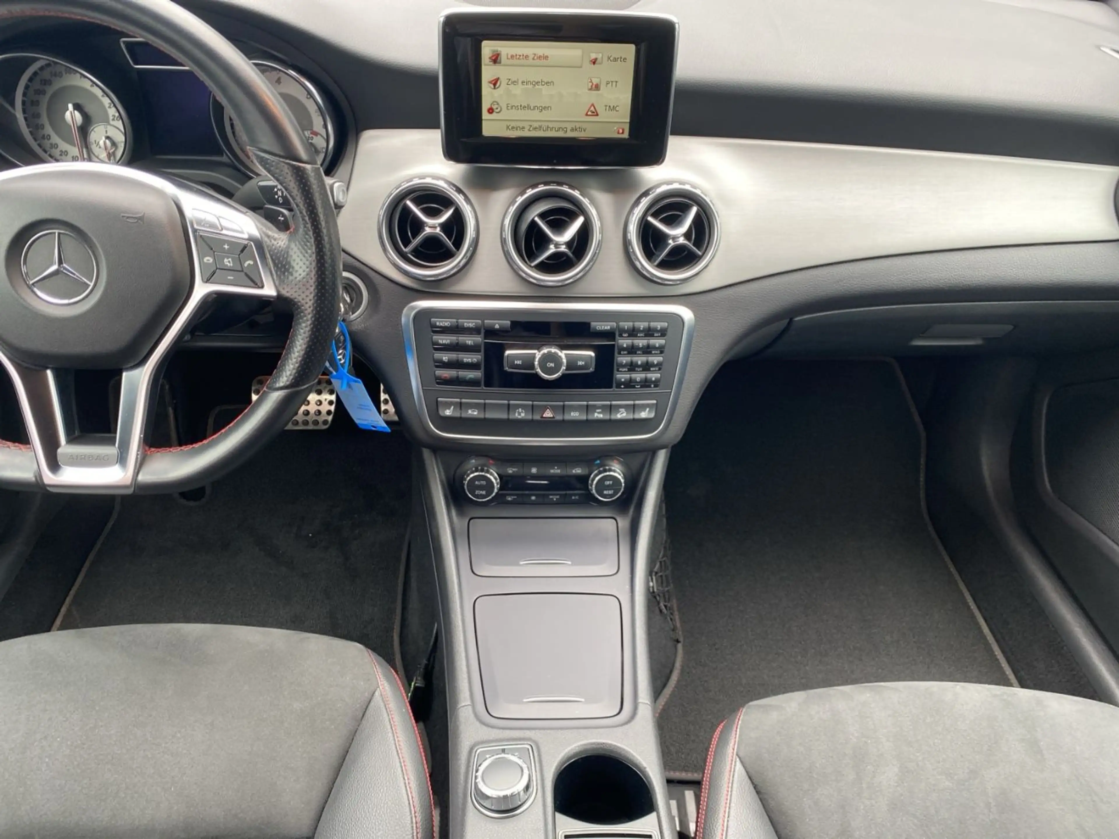 Mercedes-Benz GLA 220 d 4MATIC AMG Line Shz AMG eHeck RKam — photo 10