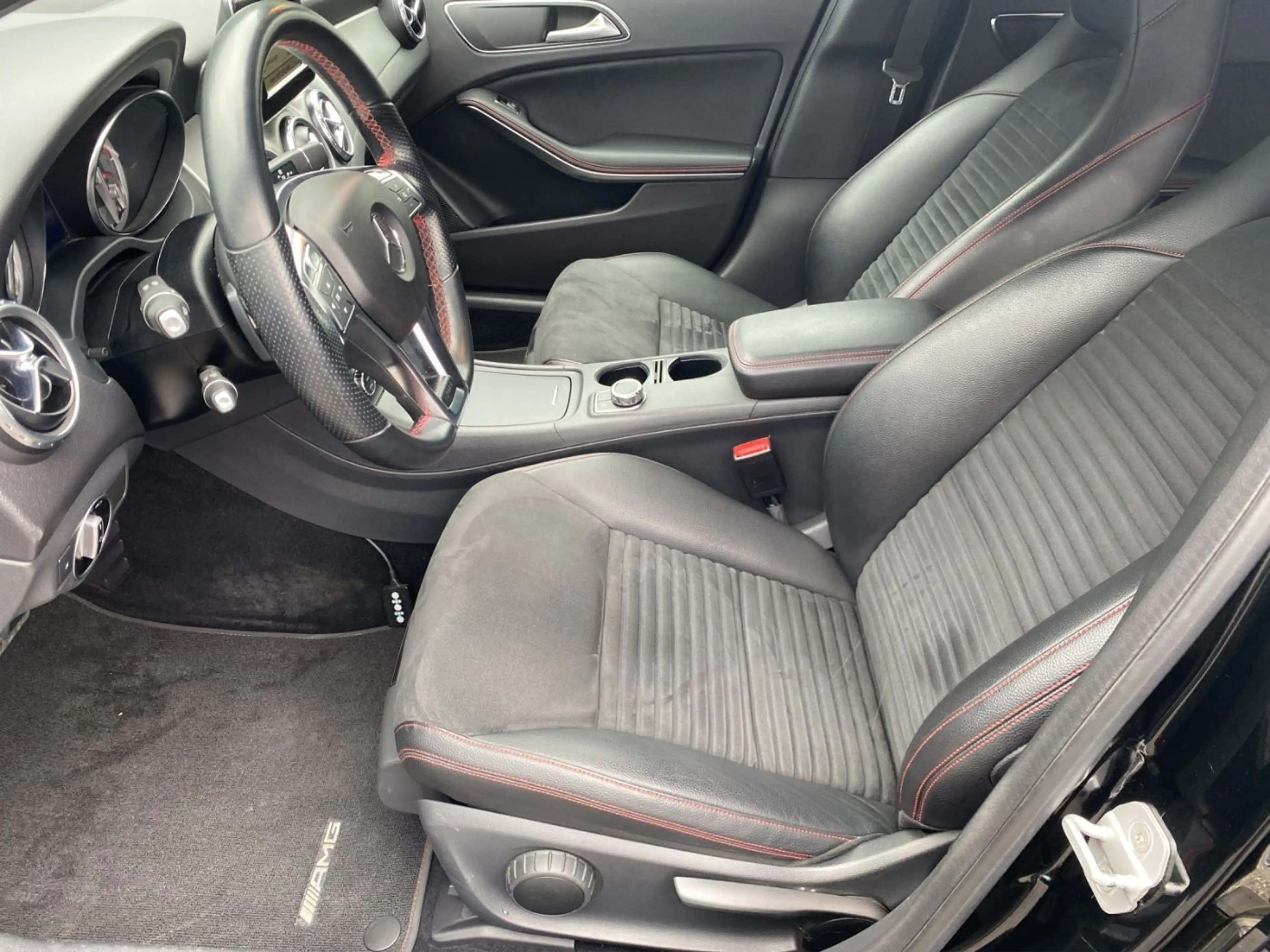 Mercedes-Benz GLA 220 d 4MATIC AMG Line Shz AMG eHeck RKam — photo 6