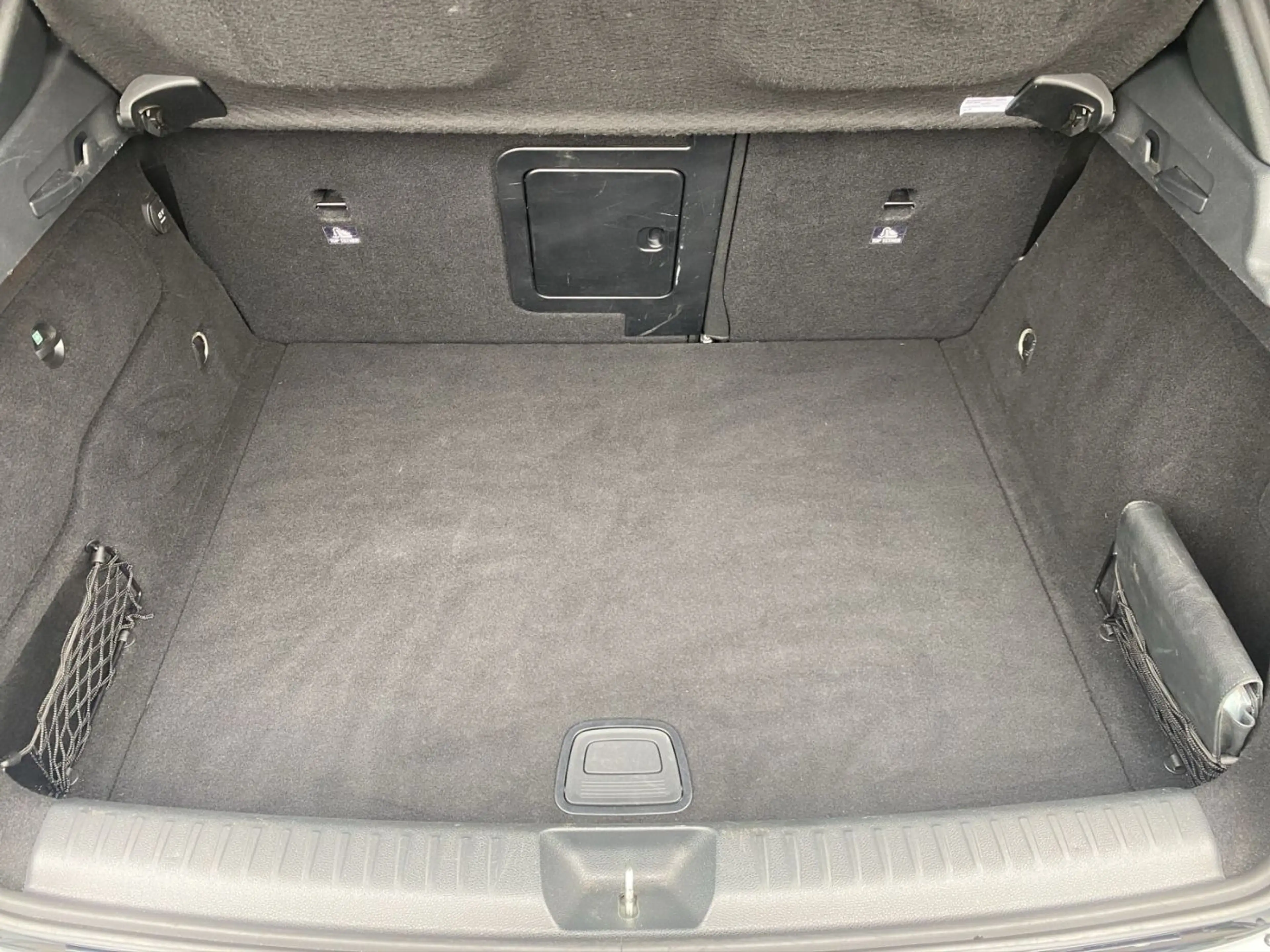 Mercedes-Benz GLA 220 d 4MATIC AMG Line Shz AMG eHeck RKam — photo 11