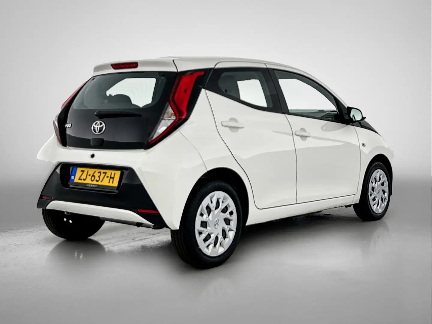 Toyota Aygo 1.0 VVT-i x-play limited | Airco | Camera | Apple Wit - 2