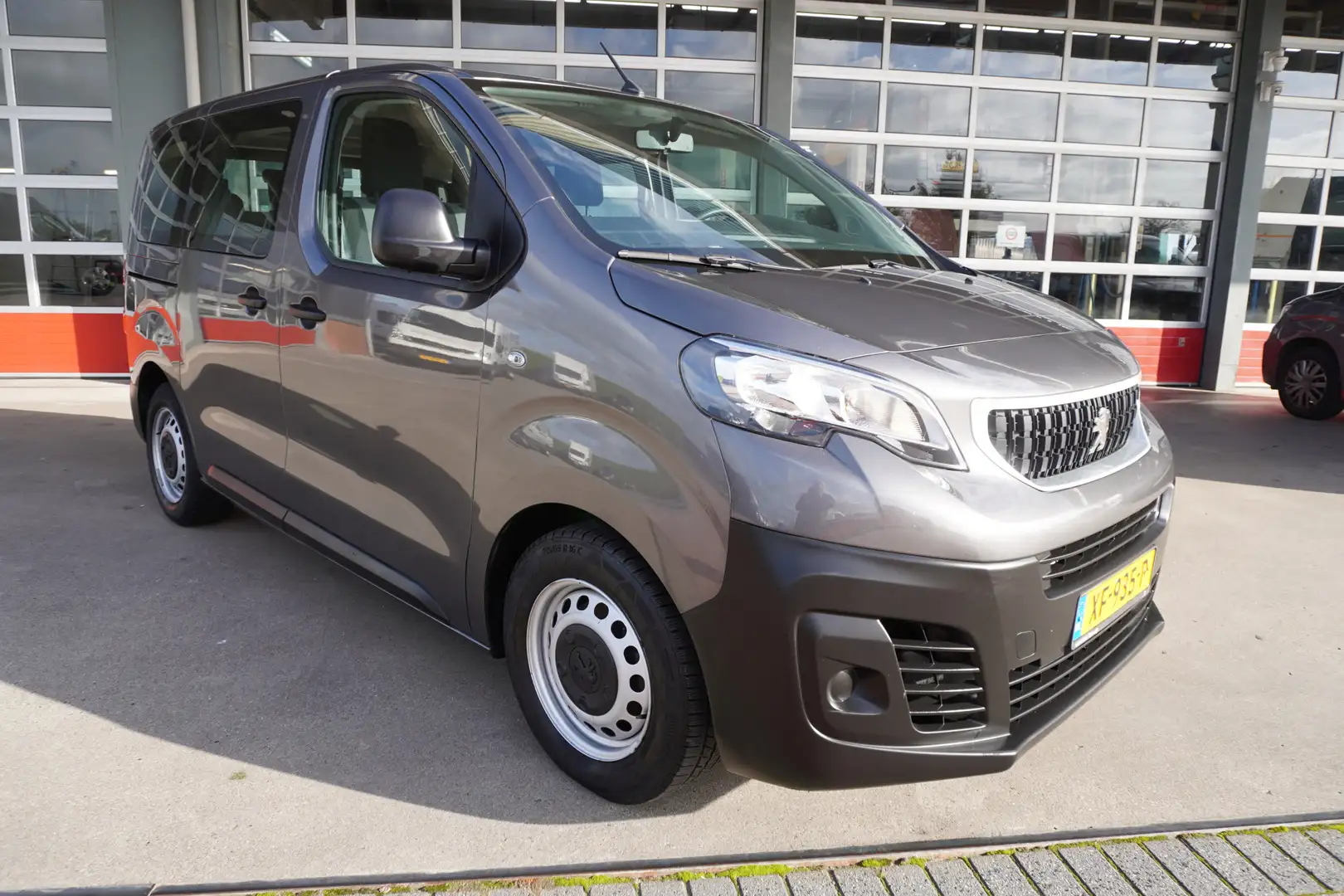 Peugeot Expert Combi BlueHDi 120PK Compact S&S 9 Persoons Nr. V01 Gris - 2