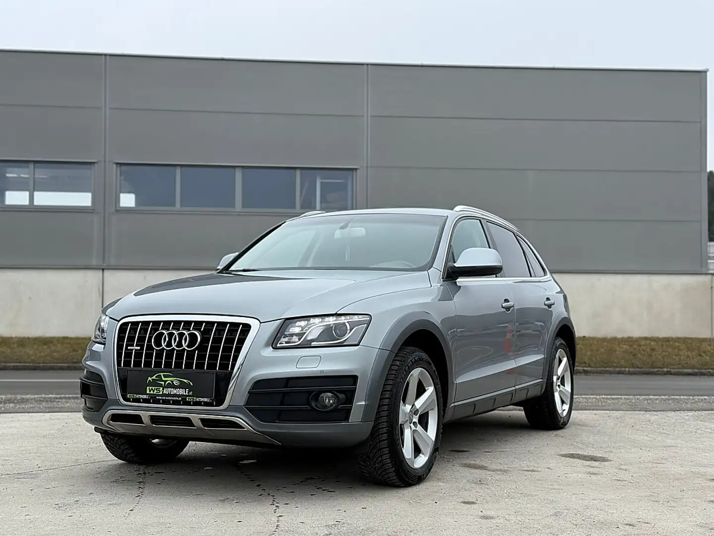 Audi Q5 3,0 TDI quattro DPF S-tronic Bang&Olufsen,AHK Grau - 1