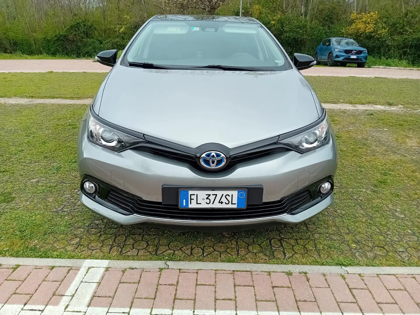 Toyota Auris 1.8h Black Edition cvt - 2