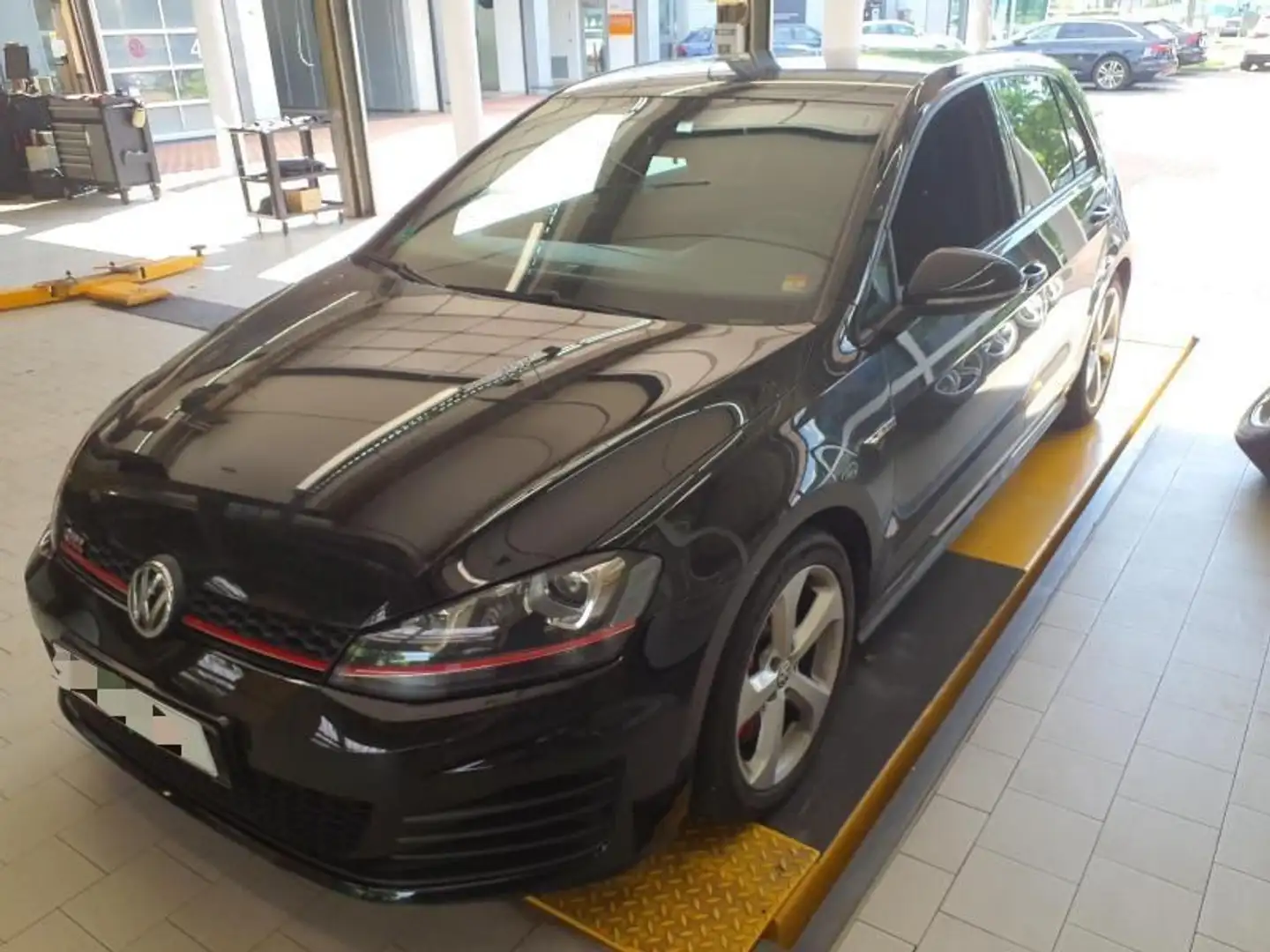 Volkswagen Golf VII Lim. GTI Performance Xenon PDC Tempomat Schwarz - 1