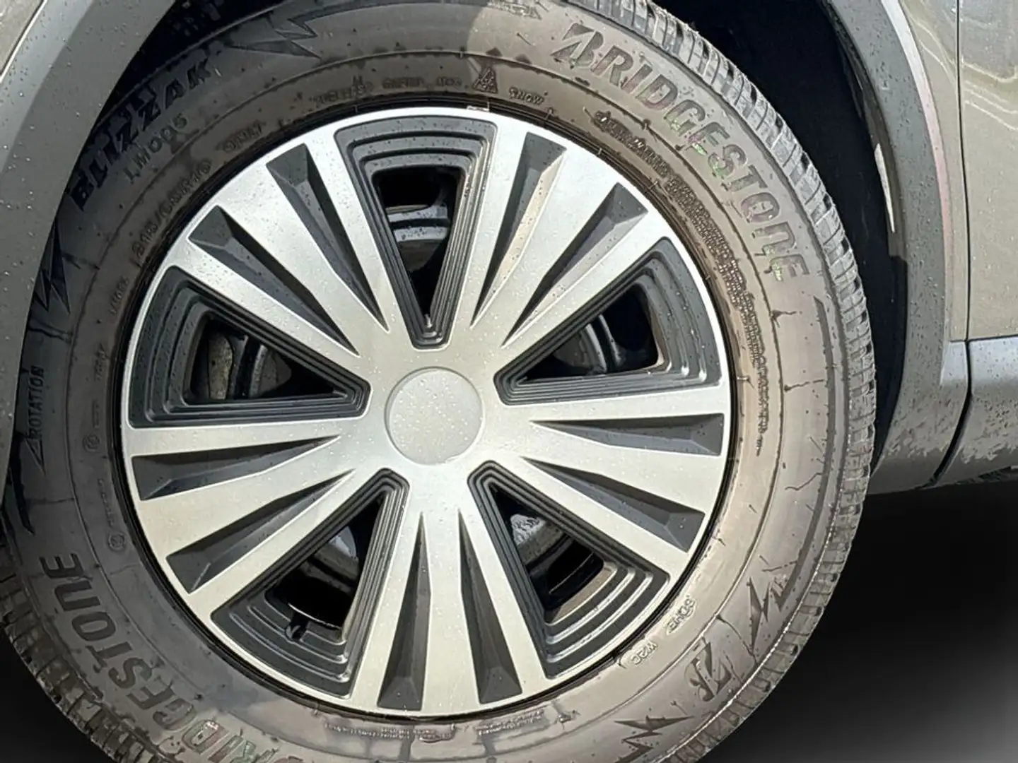 Citroen C4 Blue HDi 130 EAT8 Shine Edition Grau - 2