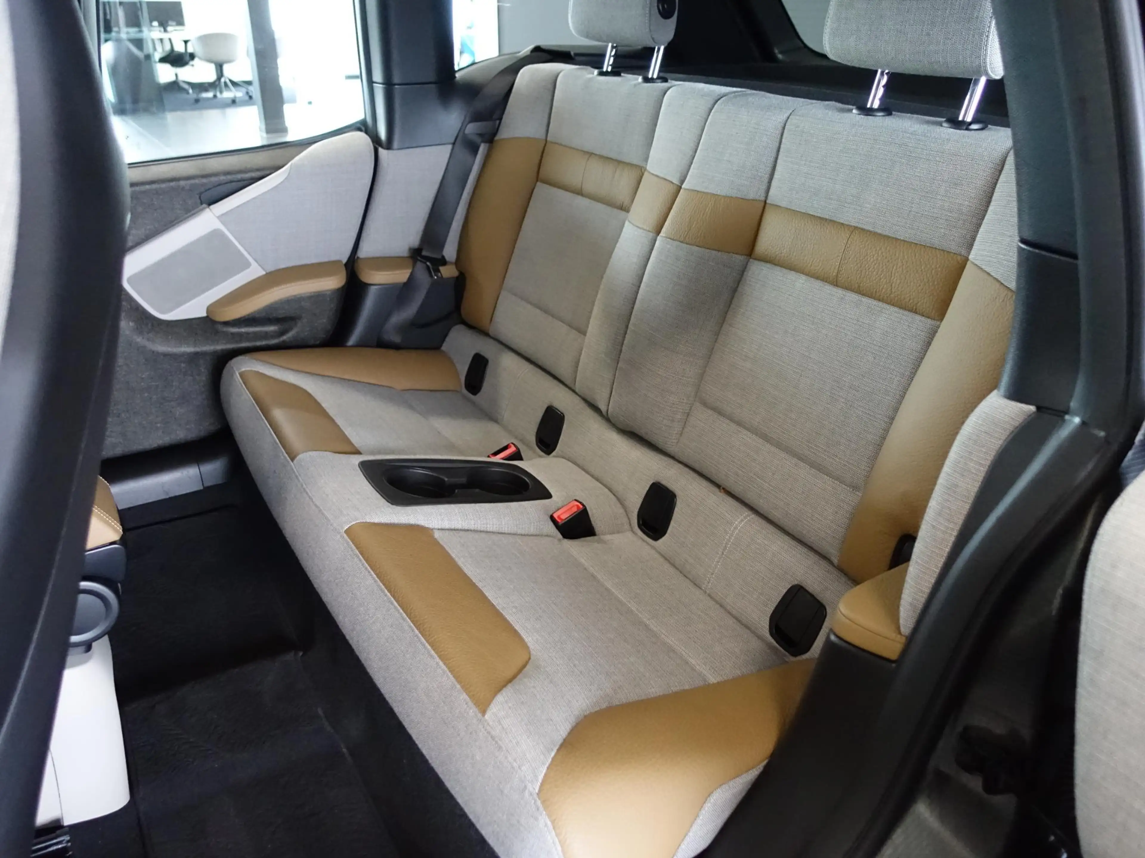 BMW i3 Basis 94Ah 33 kWh *24.265 Km / Navigatie / LMV * — photo 9