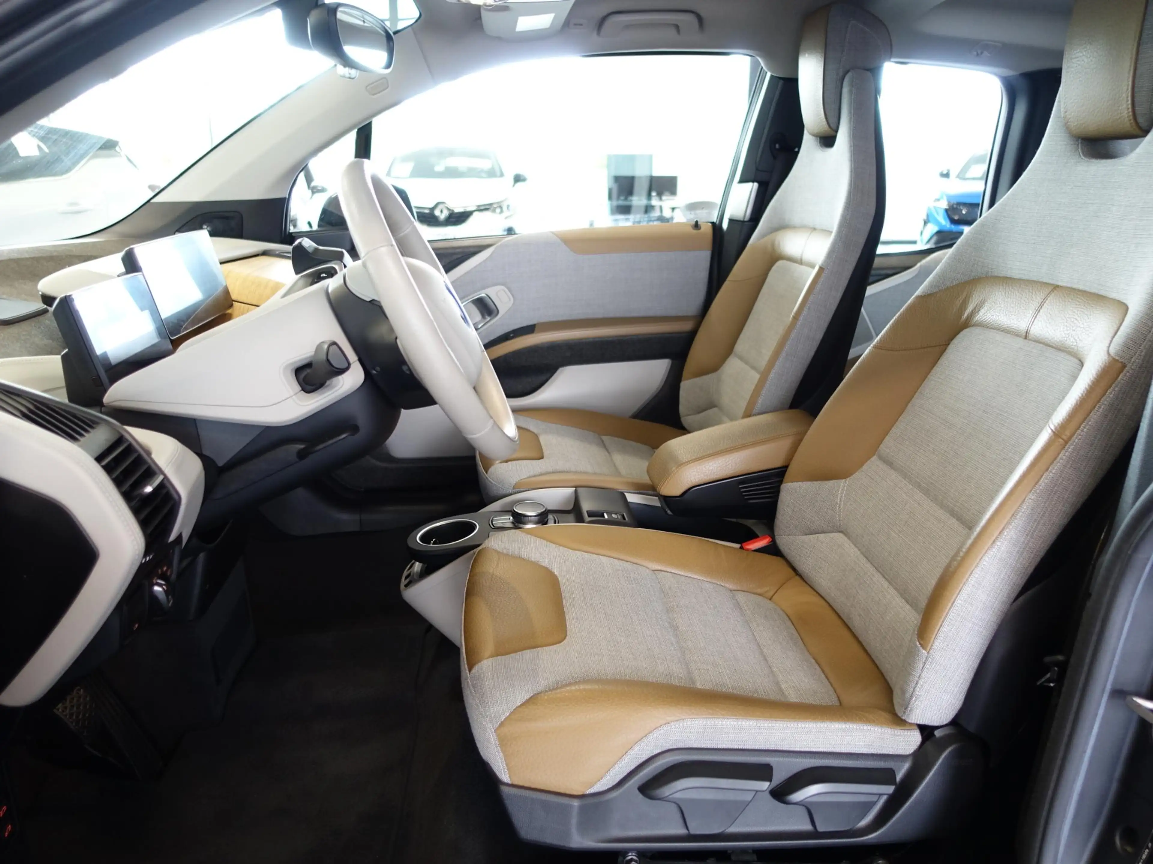 BMW i3 Basis 94Ah 33 kWh *24.265 Km / Navigatie / LMV * — photo 8