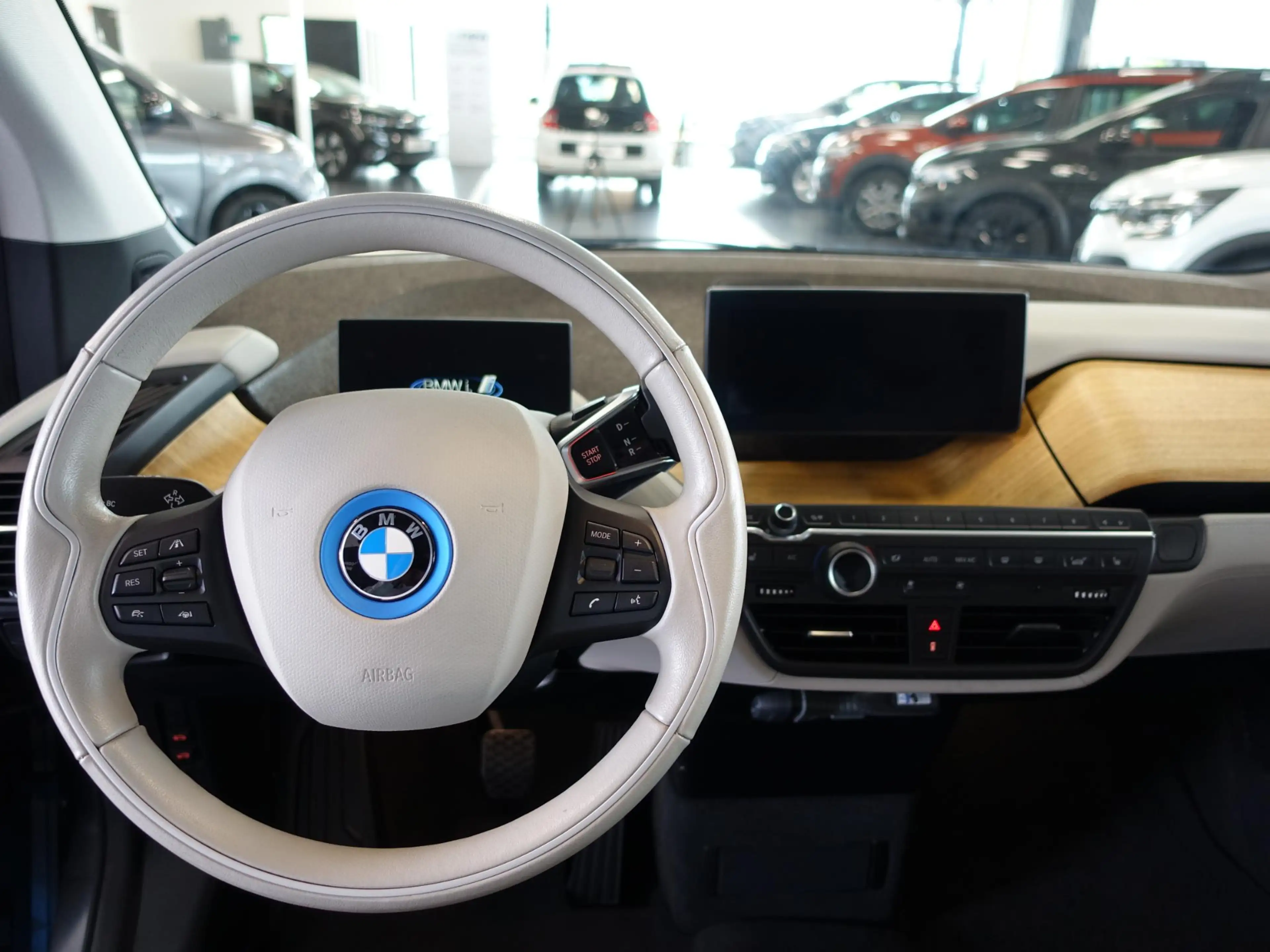 BMW i3 Basis 94Ah 33 kWh *24.265 Km / Navigatie / LMV * — photo 7