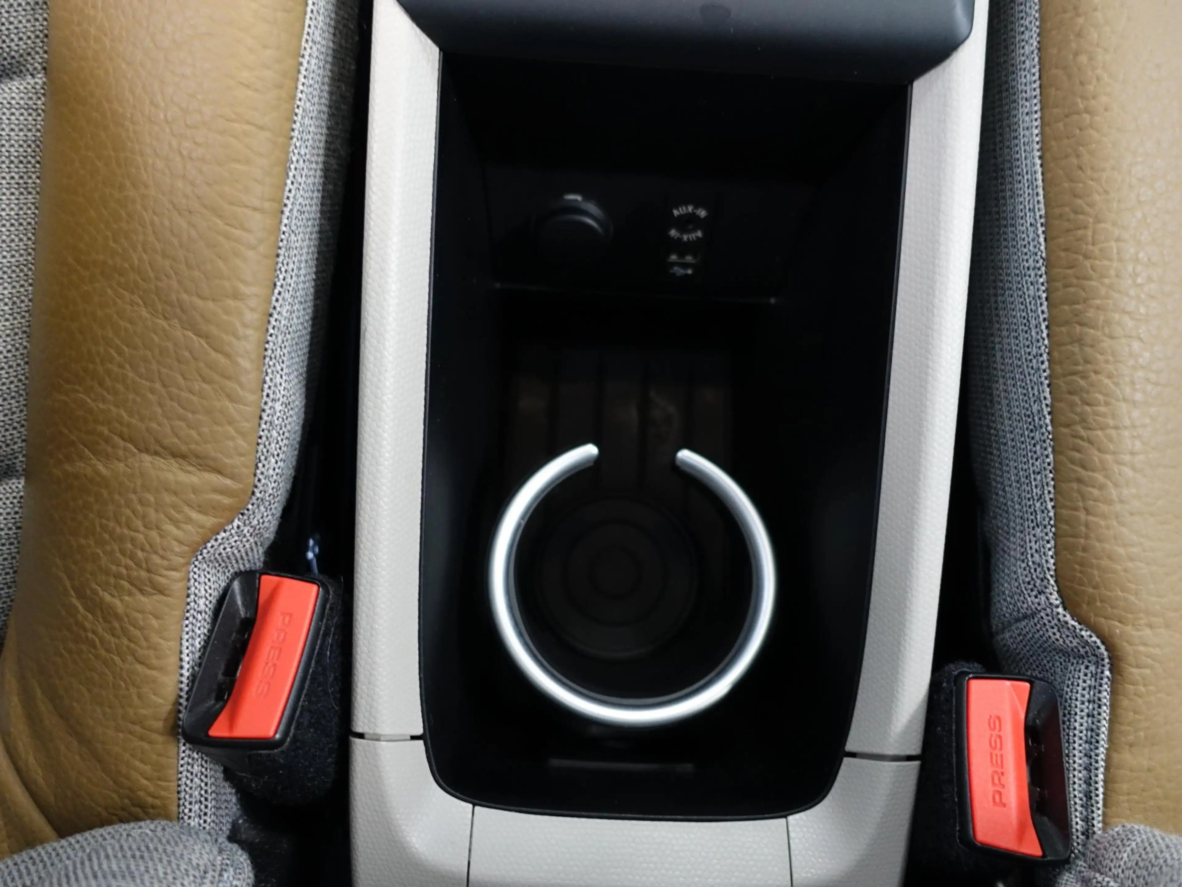 BMW i3 Basis 94Ah 33 kWh *24.265 Km / Navigatie / LMV * — photo 10