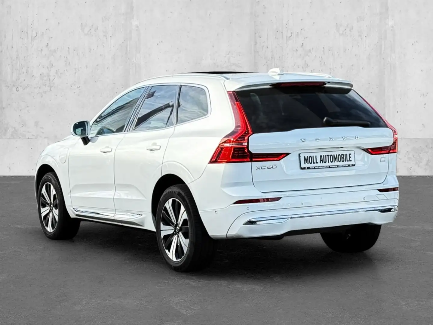 Volvo XC60 Plus Bright Recharge Plug-In Hybrid AWD T6 Twin En Weiß - 2