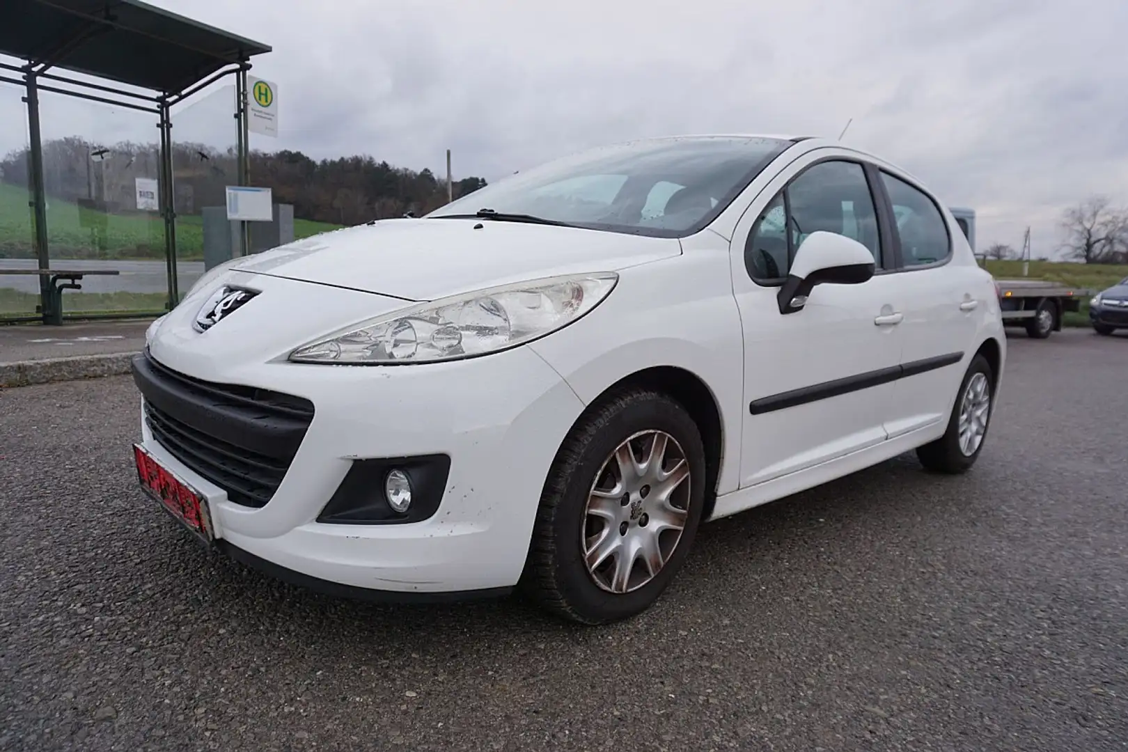 Peugeot 207 Trendy 1,4 HDi 70 FAP Weiß - 2