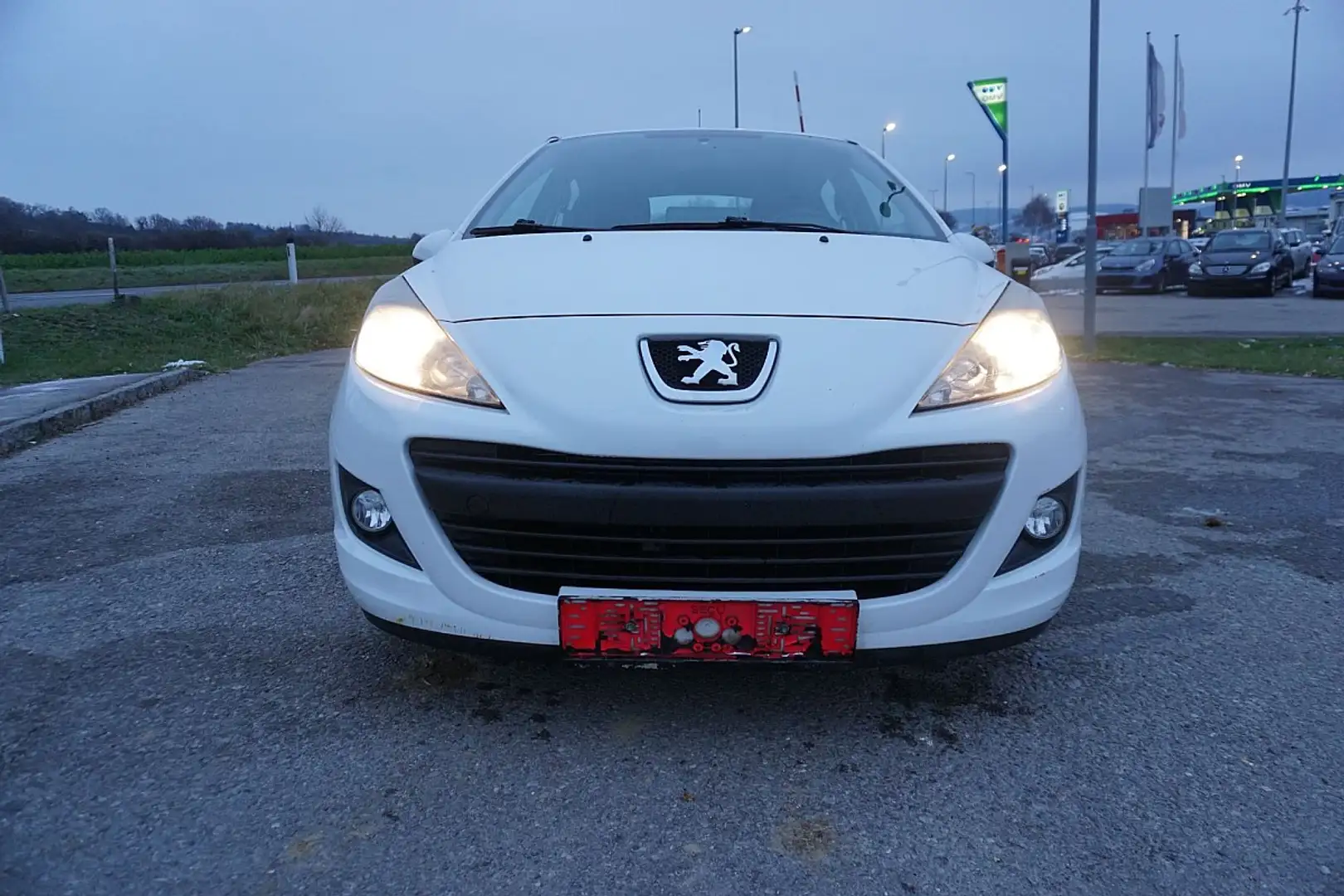 Peugeot 207 Trendy 1,4 HDi 70 FAP Weiß - 1