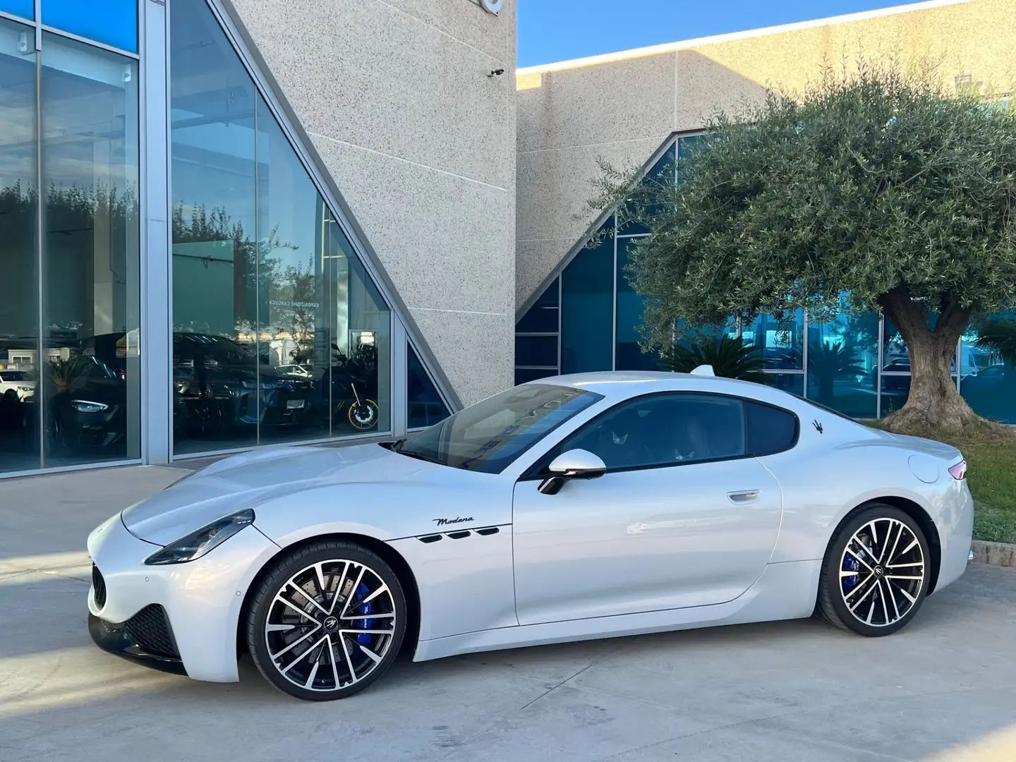 Maserati GranTurismo Modena awd auto possibilità noleggio no scoring Blanc - 2