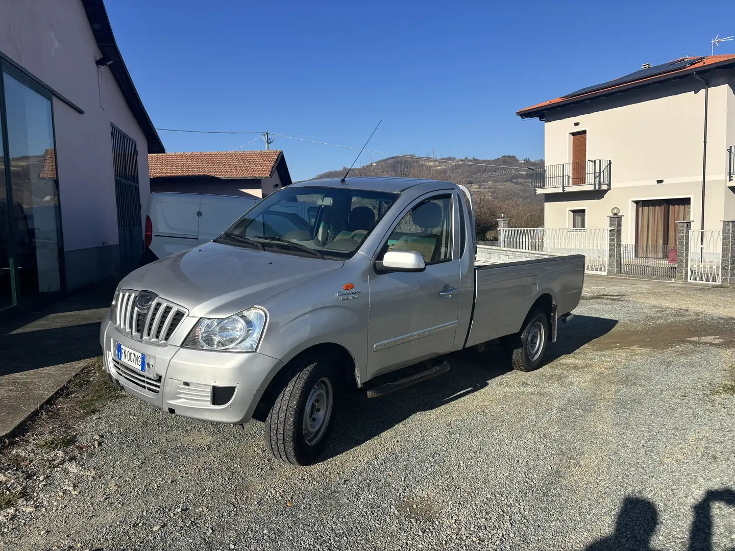 Mahindra Genio Pick Up 2.2 m sc SC2 2wd N1 Argento - 1