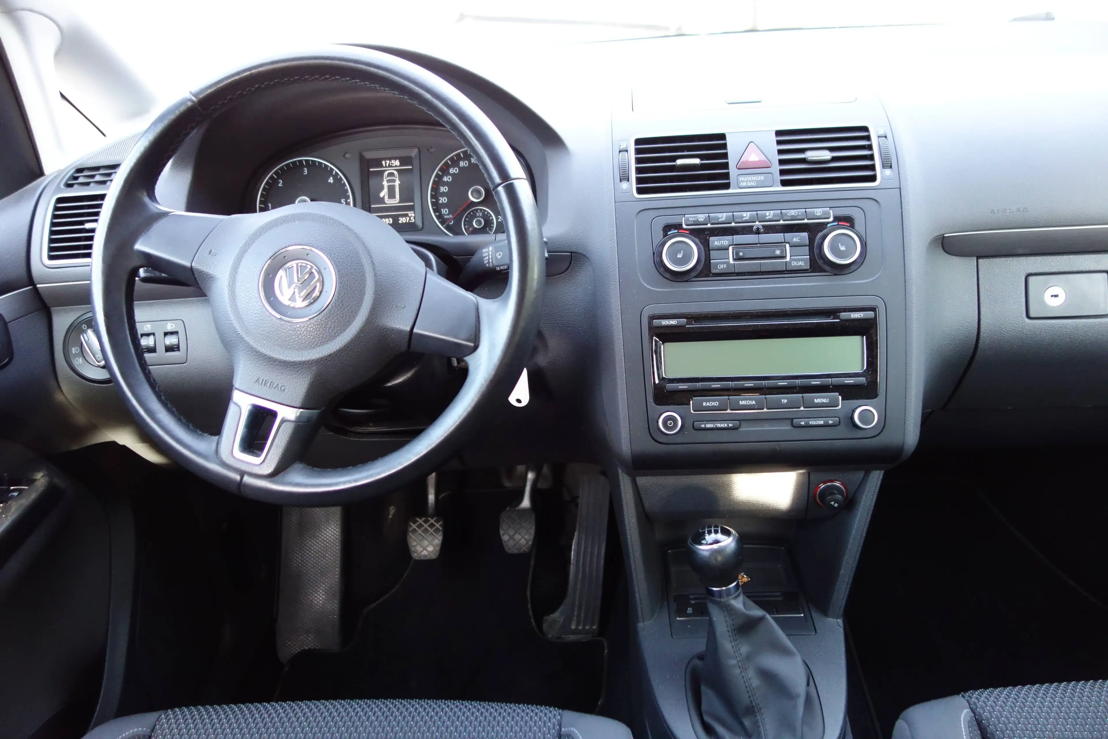 Volkswagen Touran Touran Diesel 1.6 TDI DPF BlueMotion Technology Comfortline — photo 7